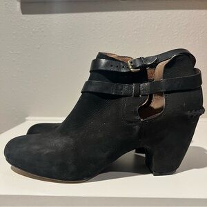 Corso Como Women’s Black Suede Ankle Booties Block Heel Buckle Strap Size 10M